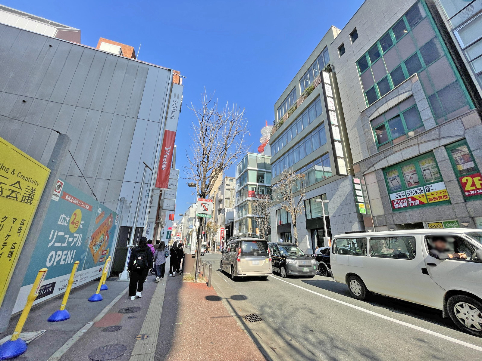 FUNDES天神西通り前面の警固参道