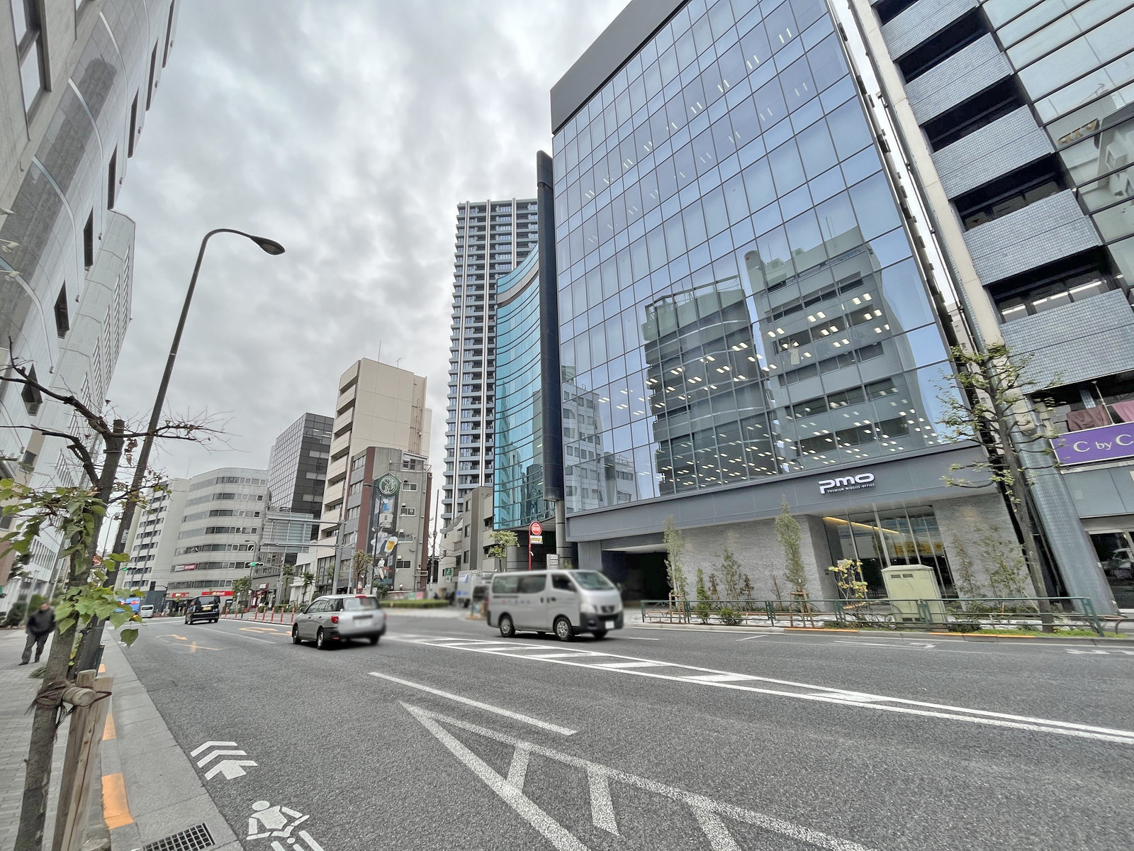 PMO池袋2前面の明治通り