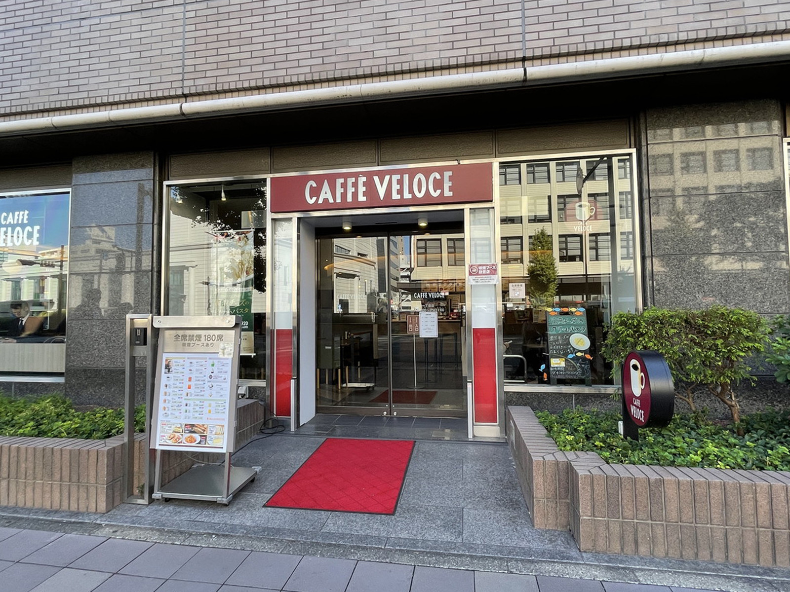 至近のカフェ・ベローチェ天神1丁目店
