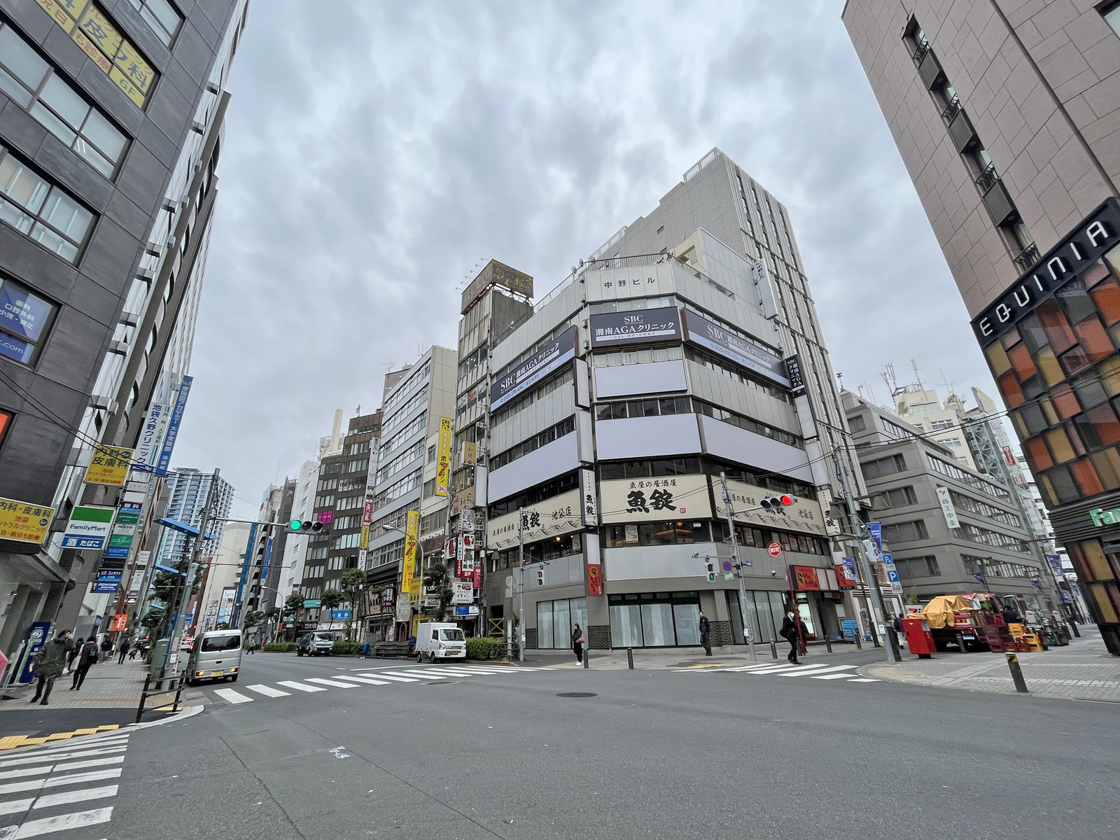 共和ビル前面の東栄会本町通り
