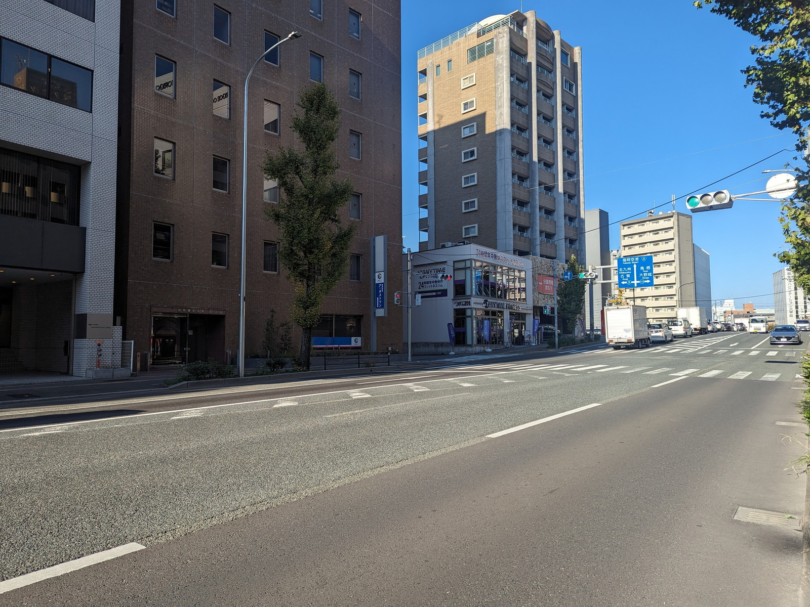 いちご博多駅東三丁目ビルの百年通り