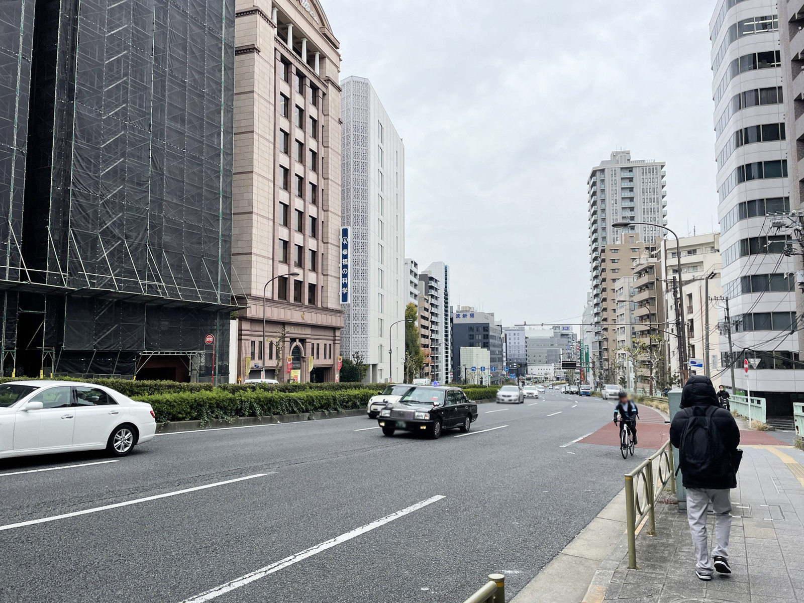 NOVEL WORK Gotanda前面の桜田通り