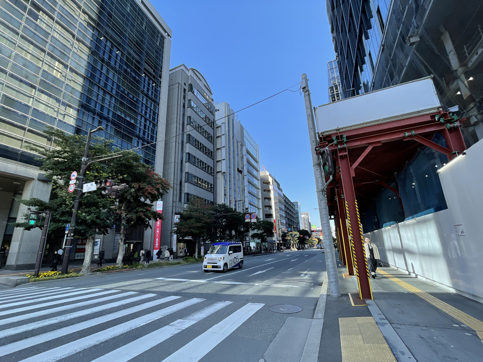 西鉄天神ビル前面の通り