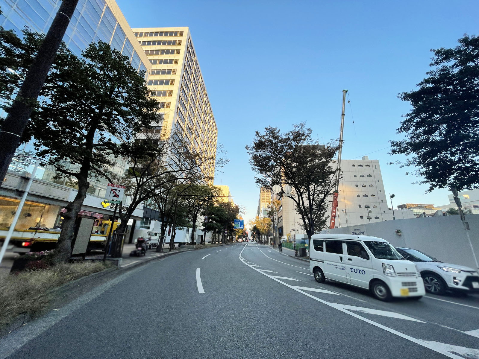 天神三井ビル前面の通り