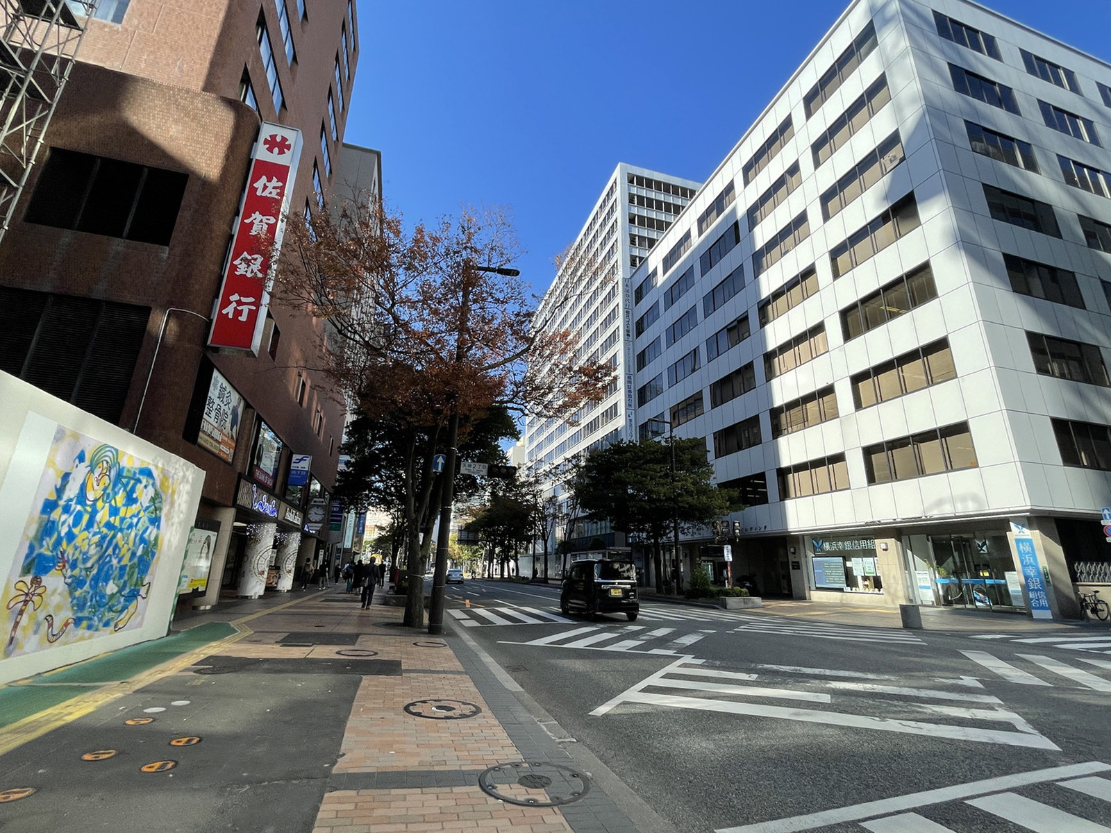 協和ビル前面の明治通り