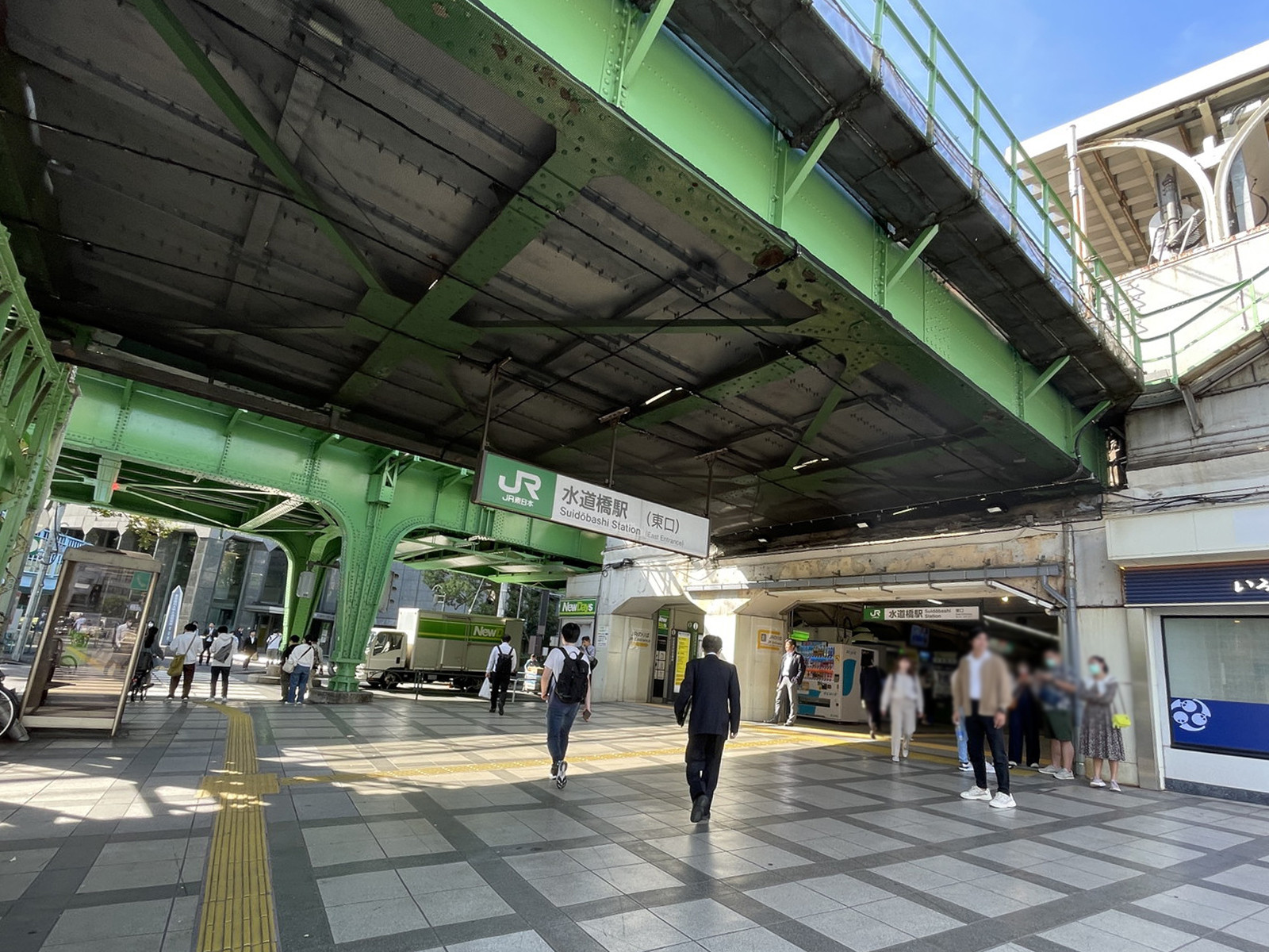 最寄りの「水道橋駅」