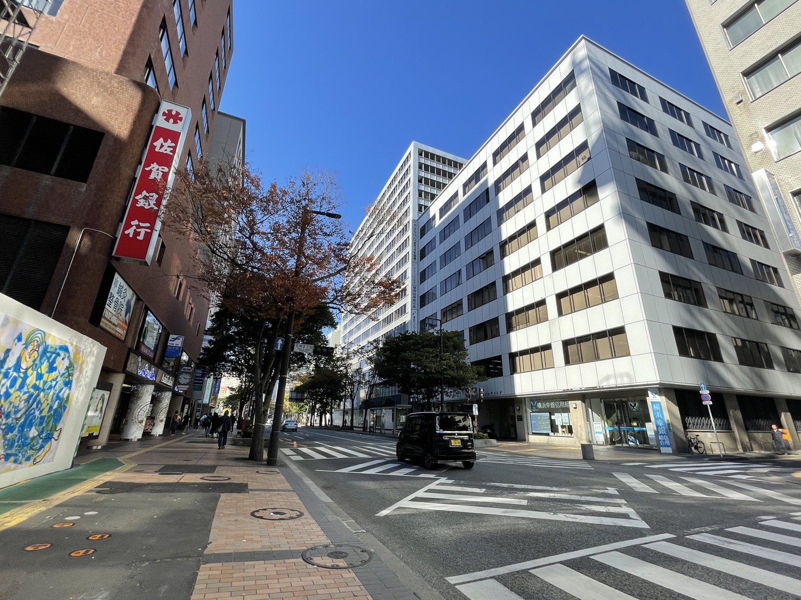 福岡朝日会館前面の通り