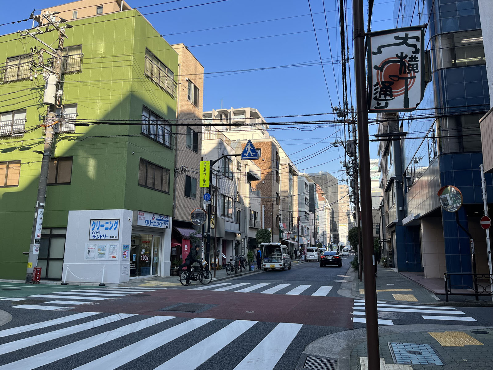 周辺の商店街の様子