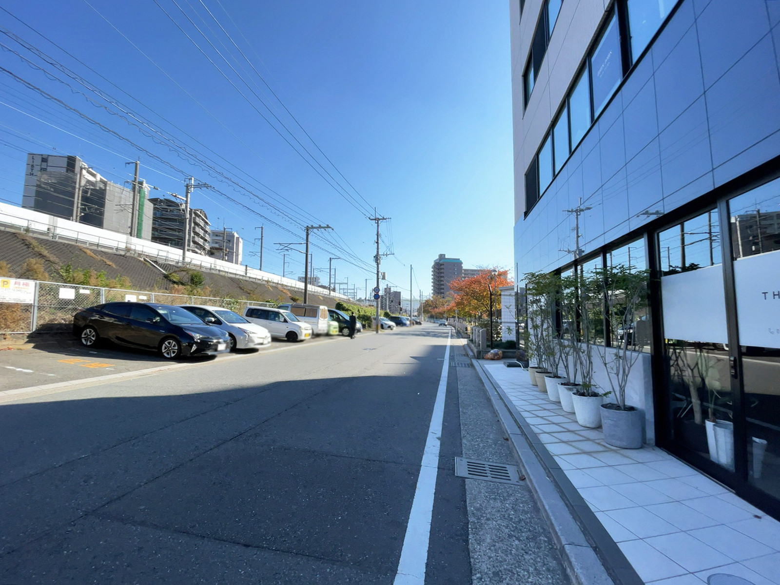ヴィラージュ博多駅前オフィス前面の通り