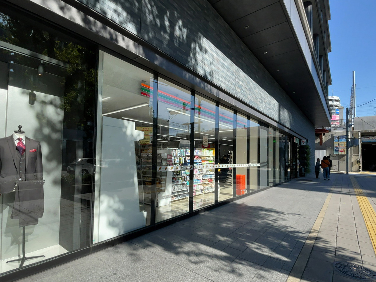 向かいのセブンイレブン 博多駅中央街店
