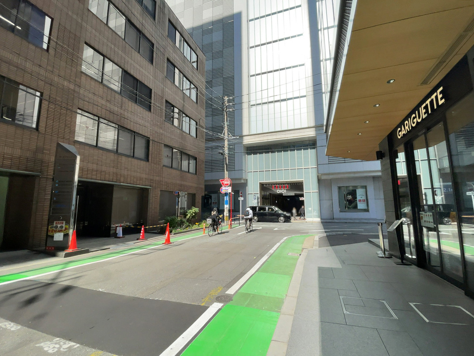 博多駅センター・タワー前面の通り