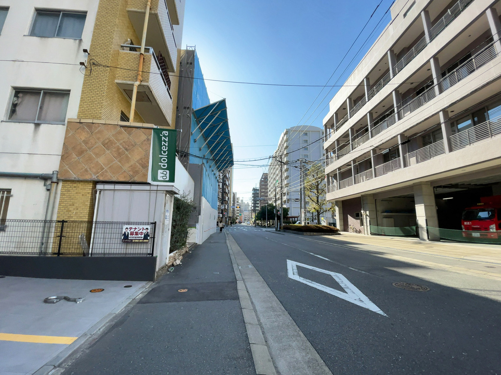 ESLEAD GRAND BUREAU HAKATA EKIMAE前面の博多消防署通り