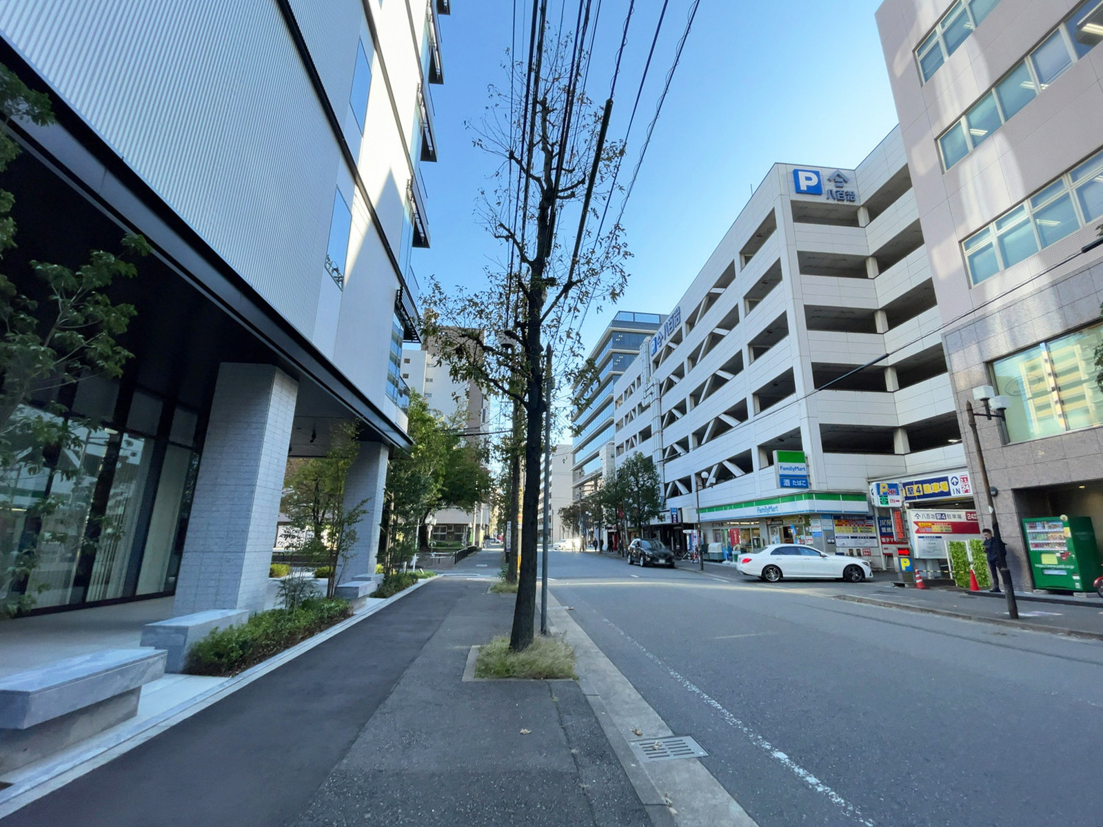 博多駅前パークサイドビル前面の幸田口通り