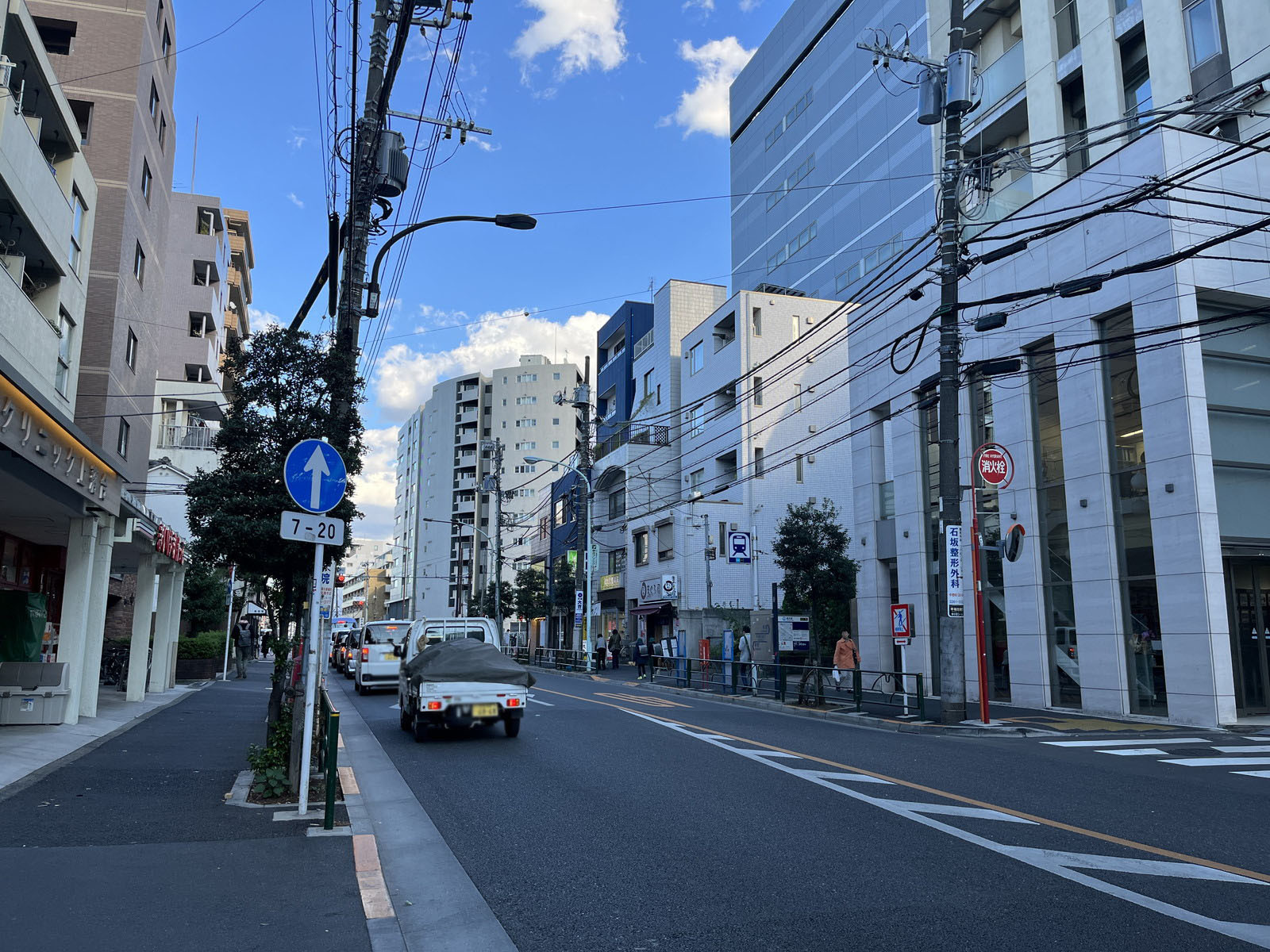 加藤ビル前面の通り