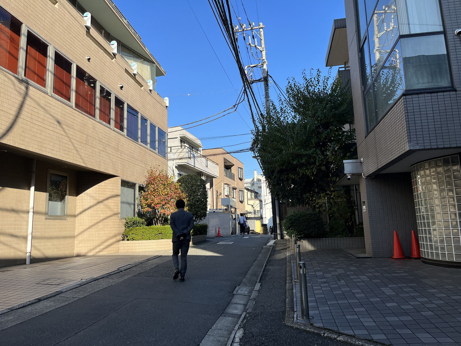 八達ビル前面の通り