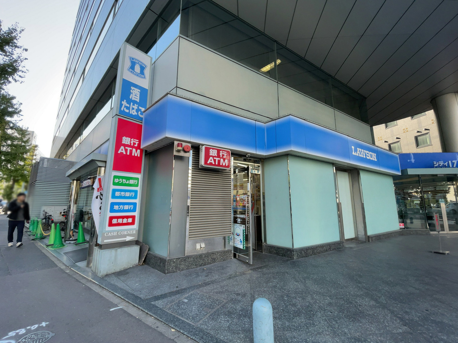 徒歩1分のローソン 博多祇園町店