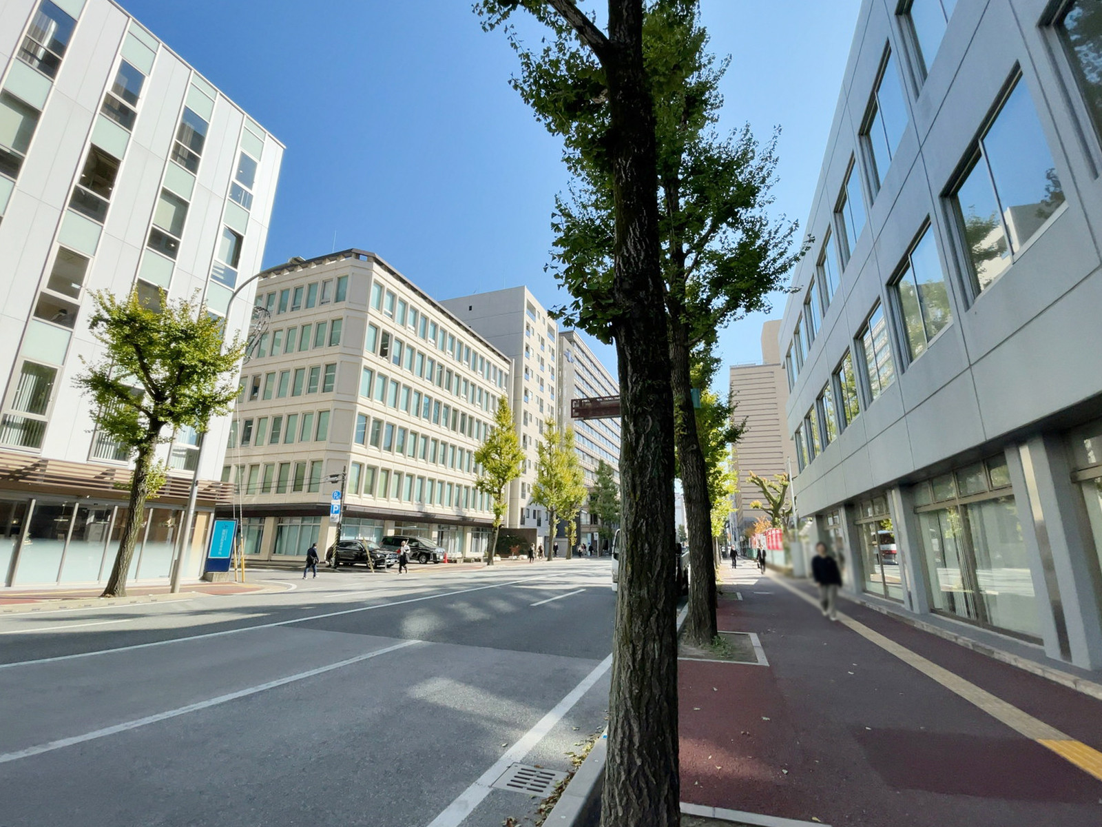 オヌキ新博多ビル前面の通り