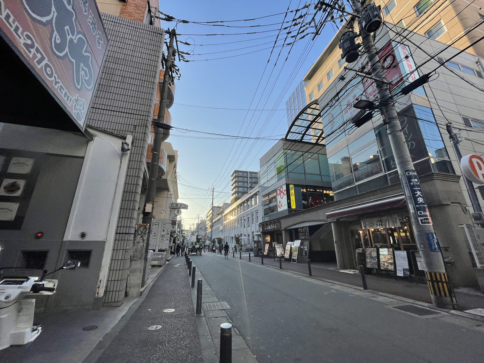 天神西通り館前面の通り