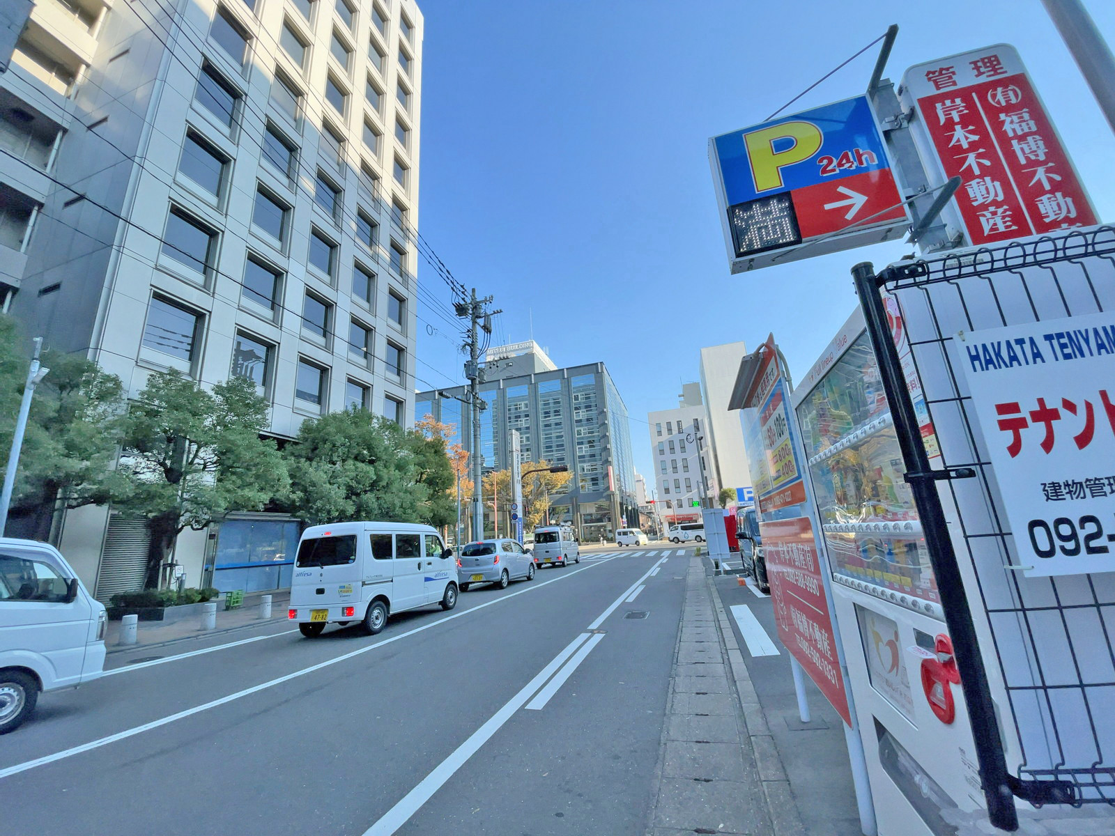 HAKATA TENYAMACHI PLACE前面の赤間町通り