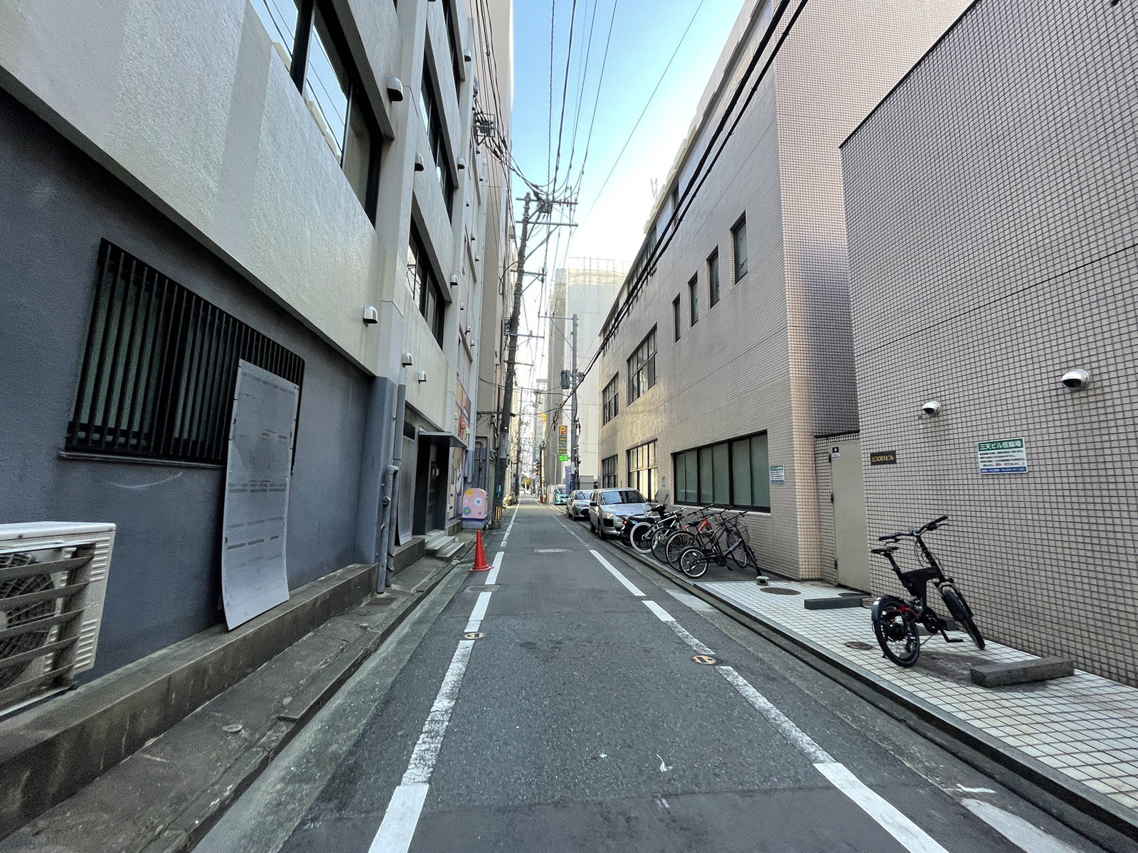 三天第一ビル前面の通り
