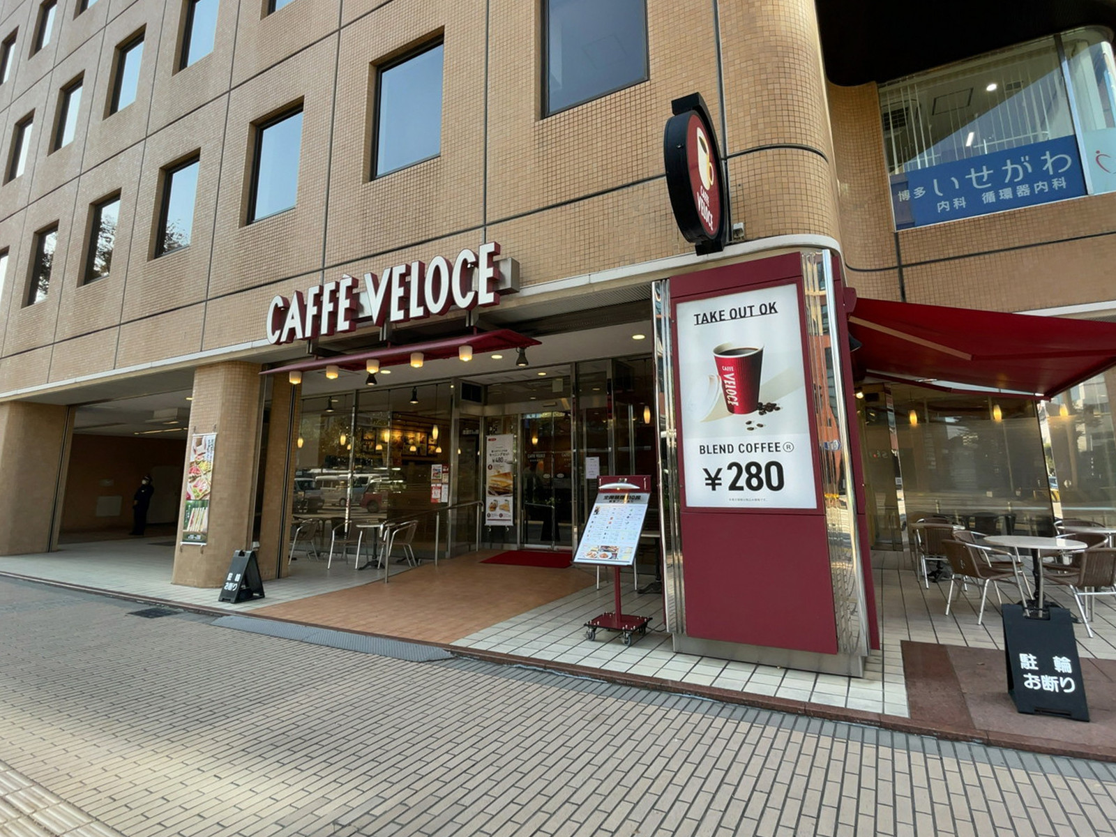 徒歩2分のカフェ・ベローチェ博多呉服町店