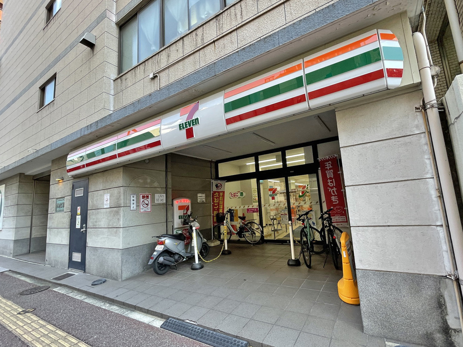 徒歩1分のセブンイレブン福岡天神4丁目店