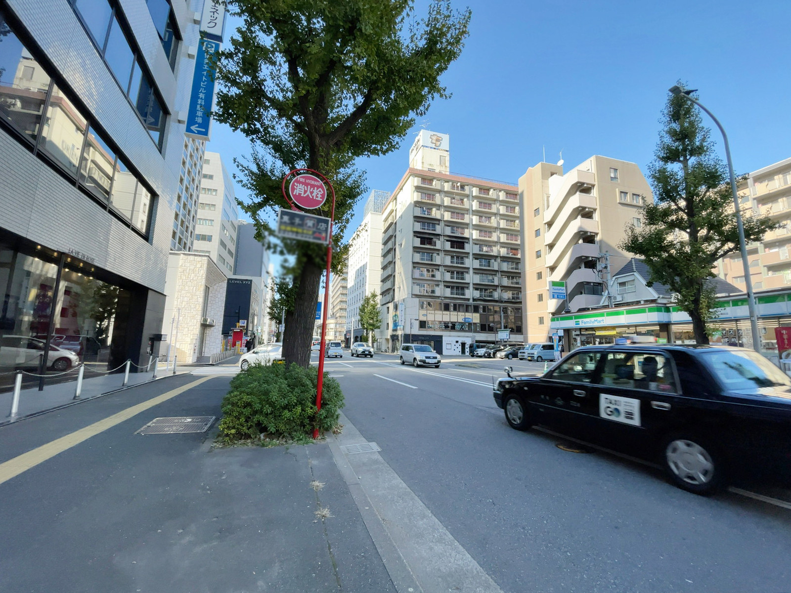 博多エイトビル前面の通り
