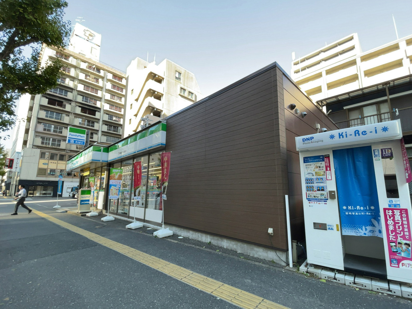 徒歩1分のファミリーマート 博多住吉公園前店