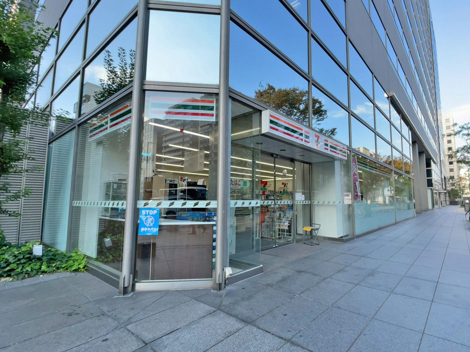同じ並びのセブンイレブン博多三井ビル店