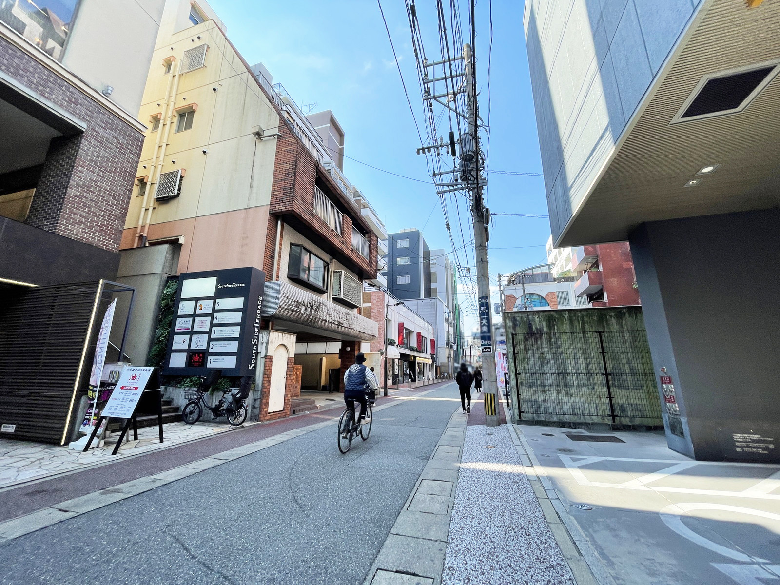 GLANZ前面の東小姓町通り