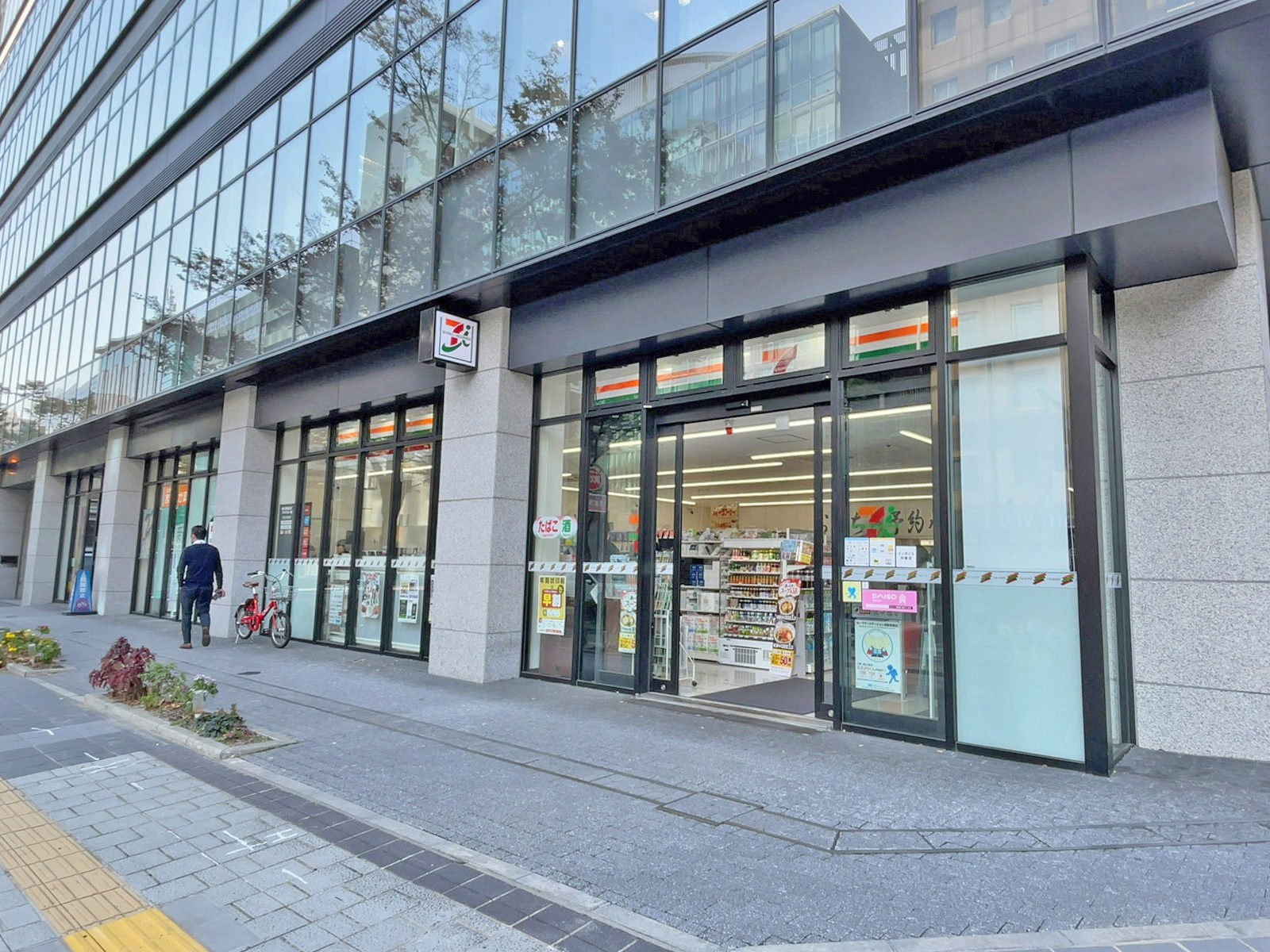 徒歩4分のセブンイレブン 博多綱場町店