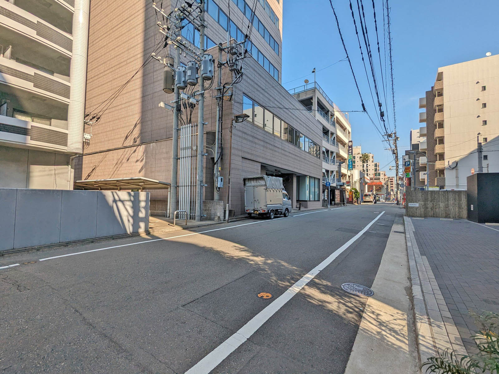 博多綱場スクエア前面通り