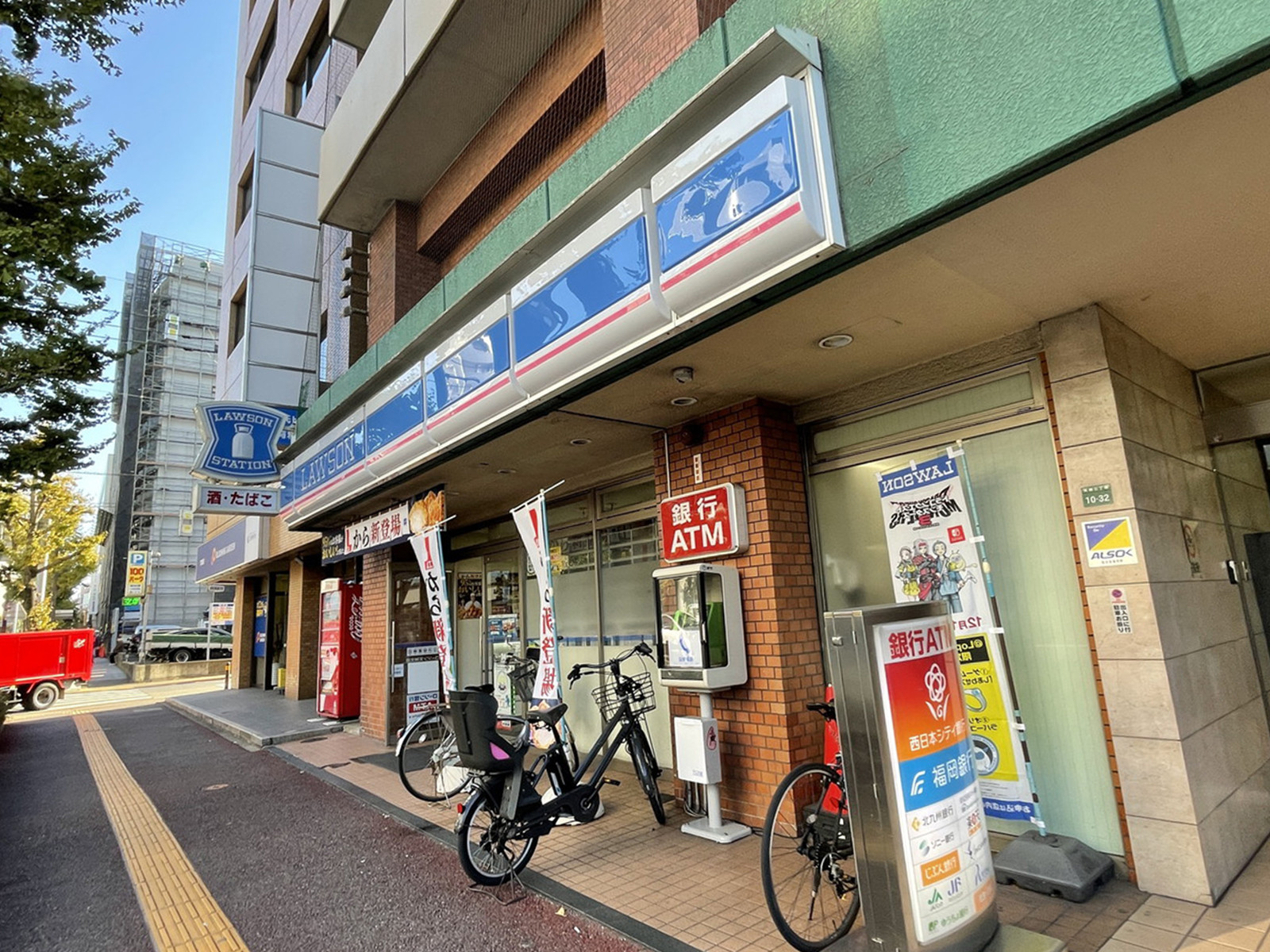徒歩1分のローソン 天神北店