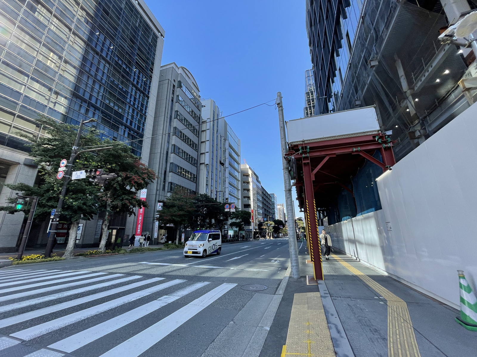 大和証券福岡ビル前面の通り