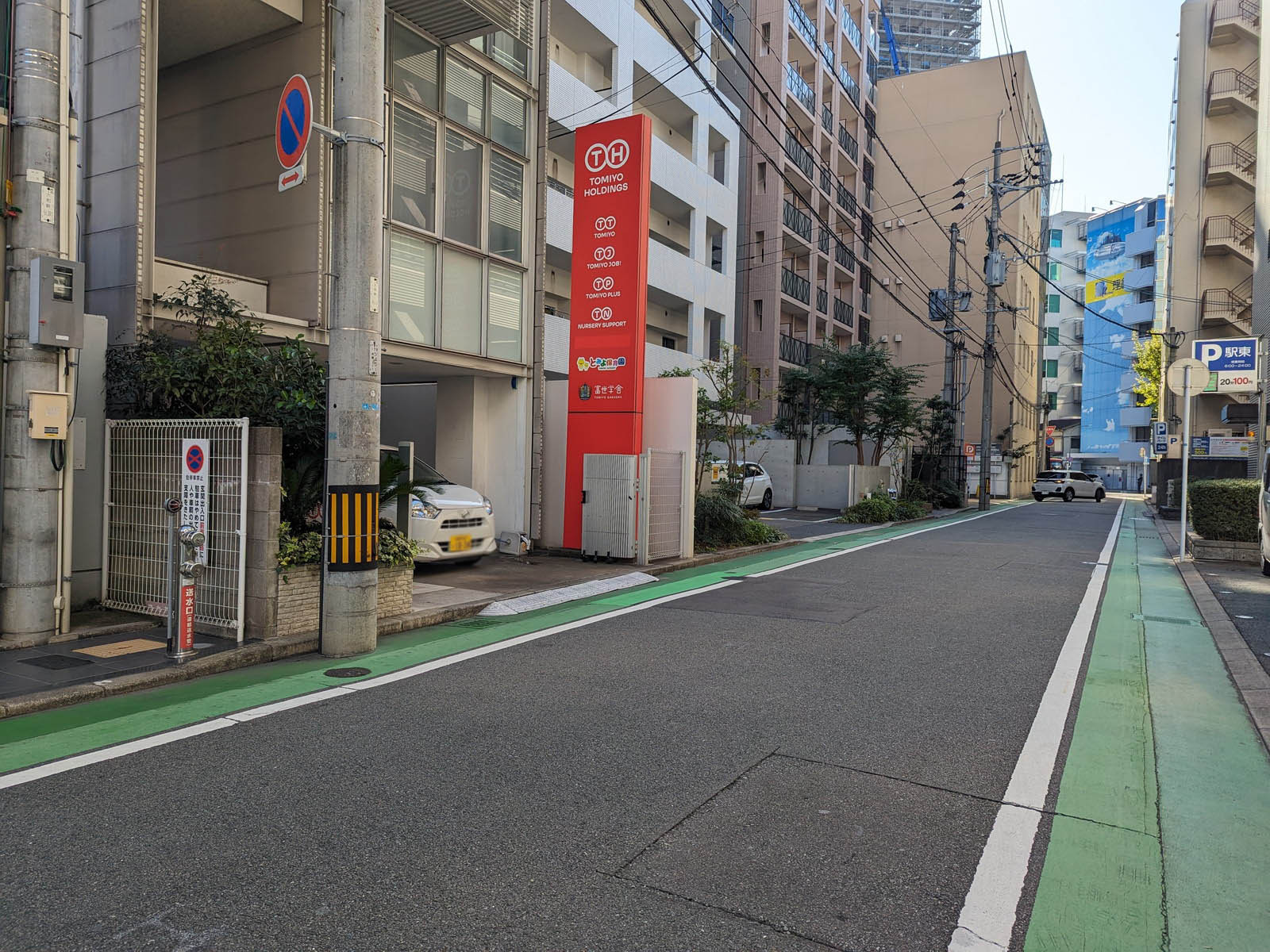 博多駅東尾崎ビル前面の通り