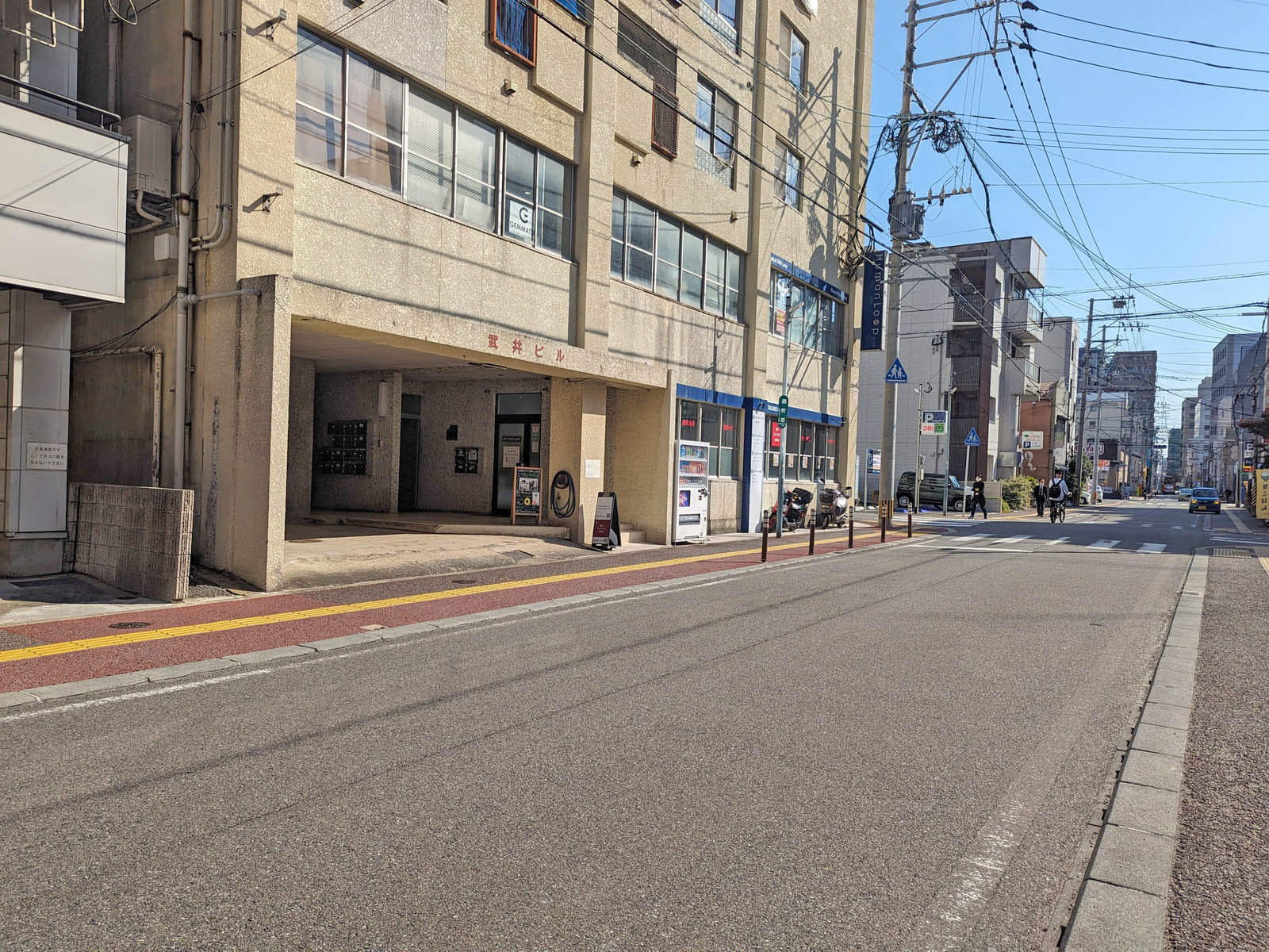 メゾンドロア前面通り