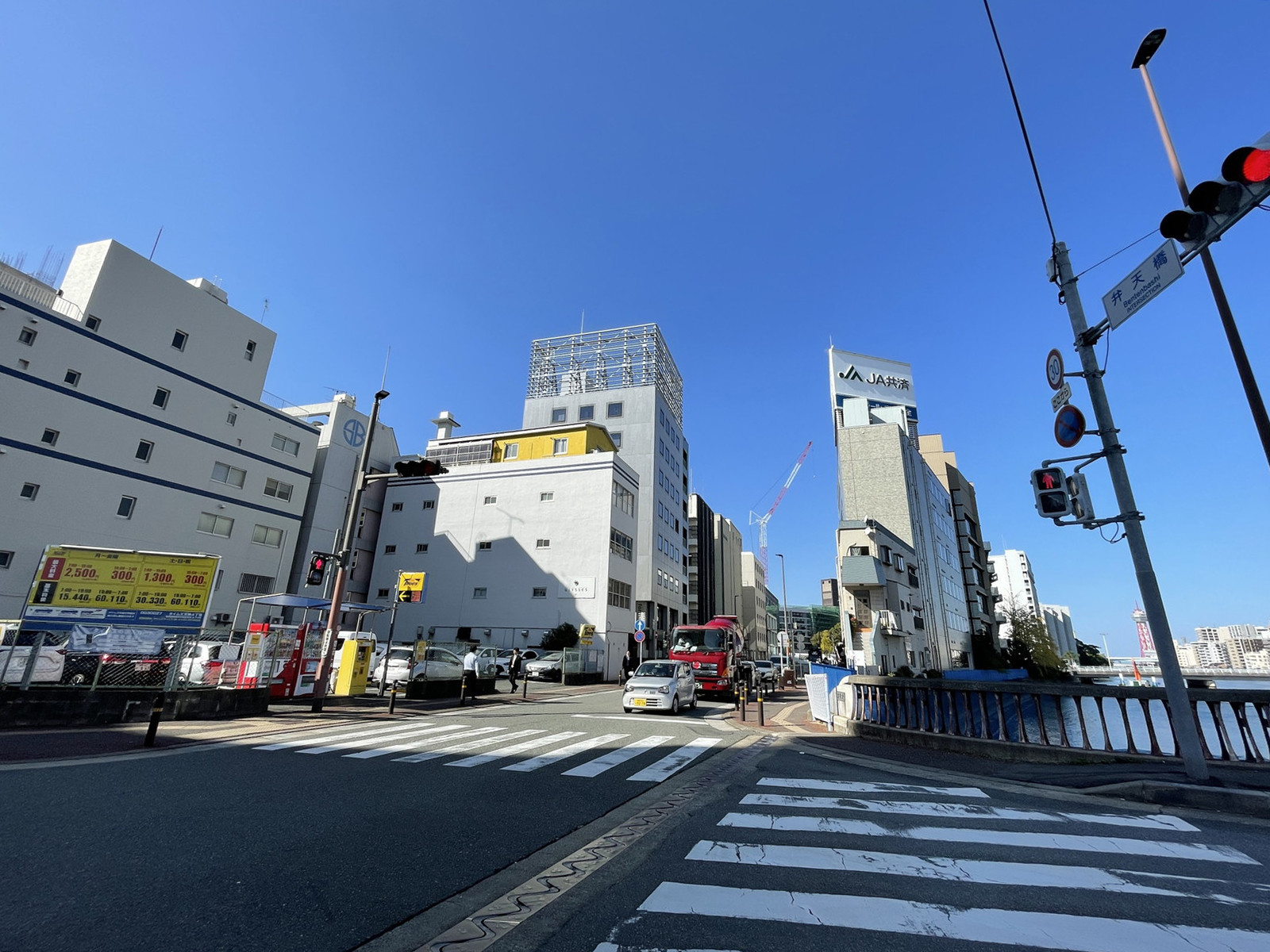 オフィスニューガイアNIKKO天神前面の通り