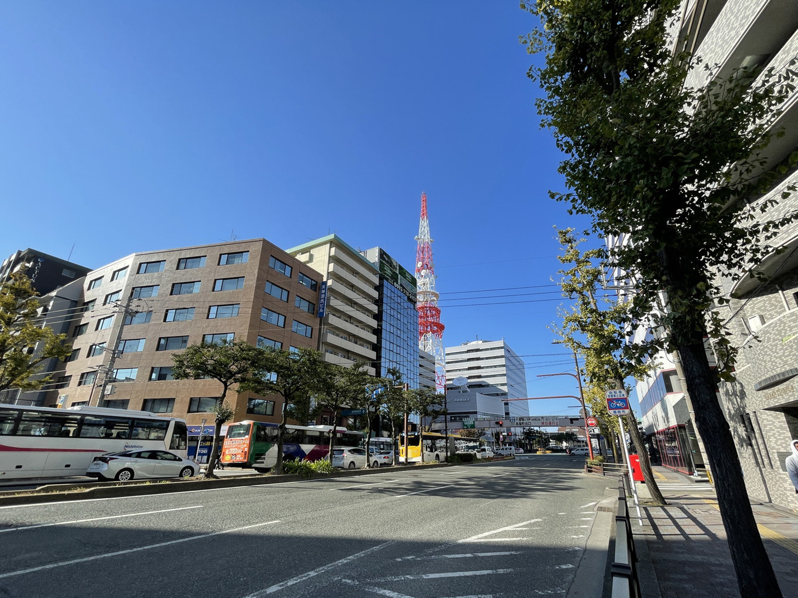 天神源氏ビル前面の渡辺北通り