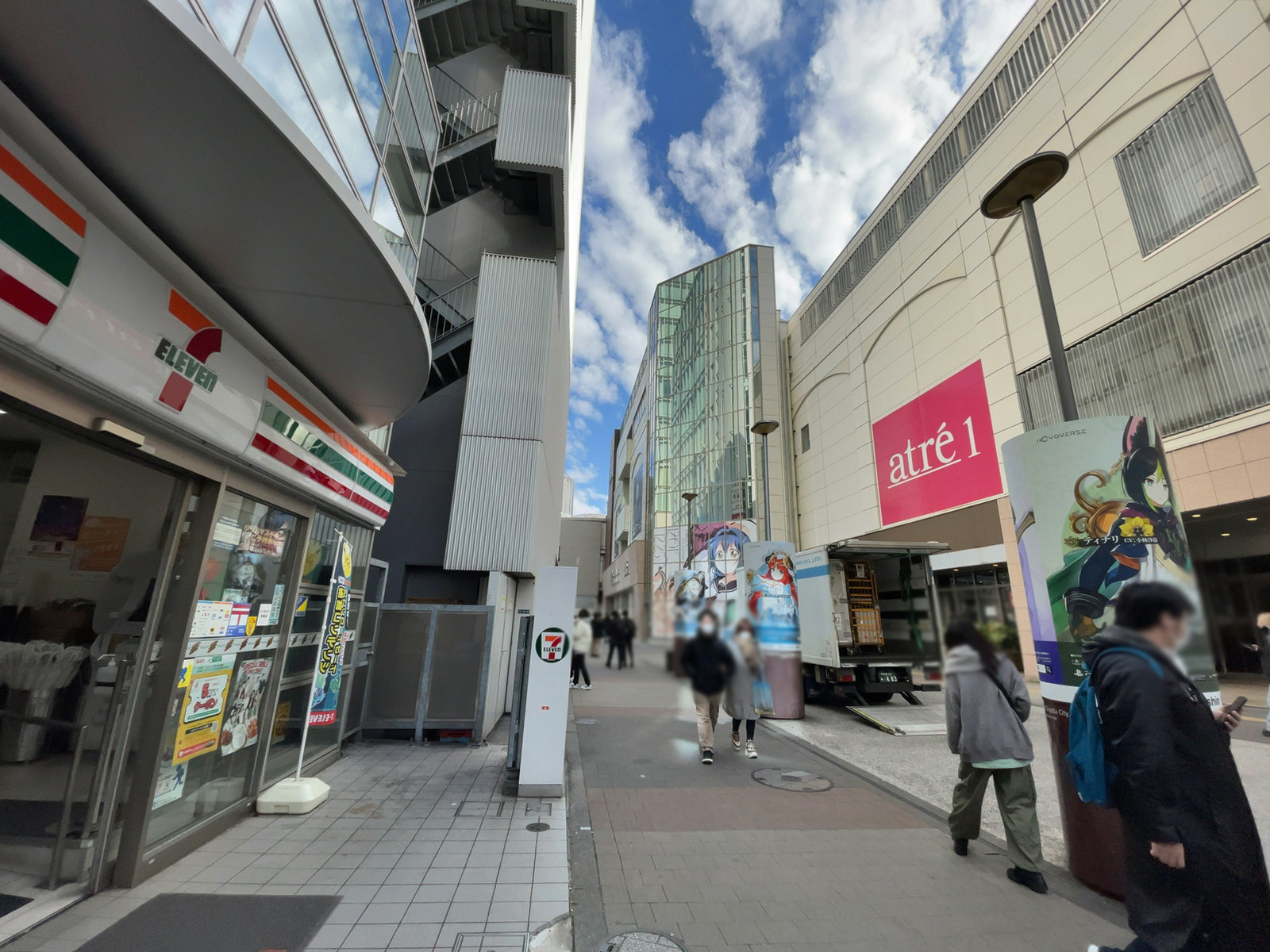 新秋葉原ビル前面の通り