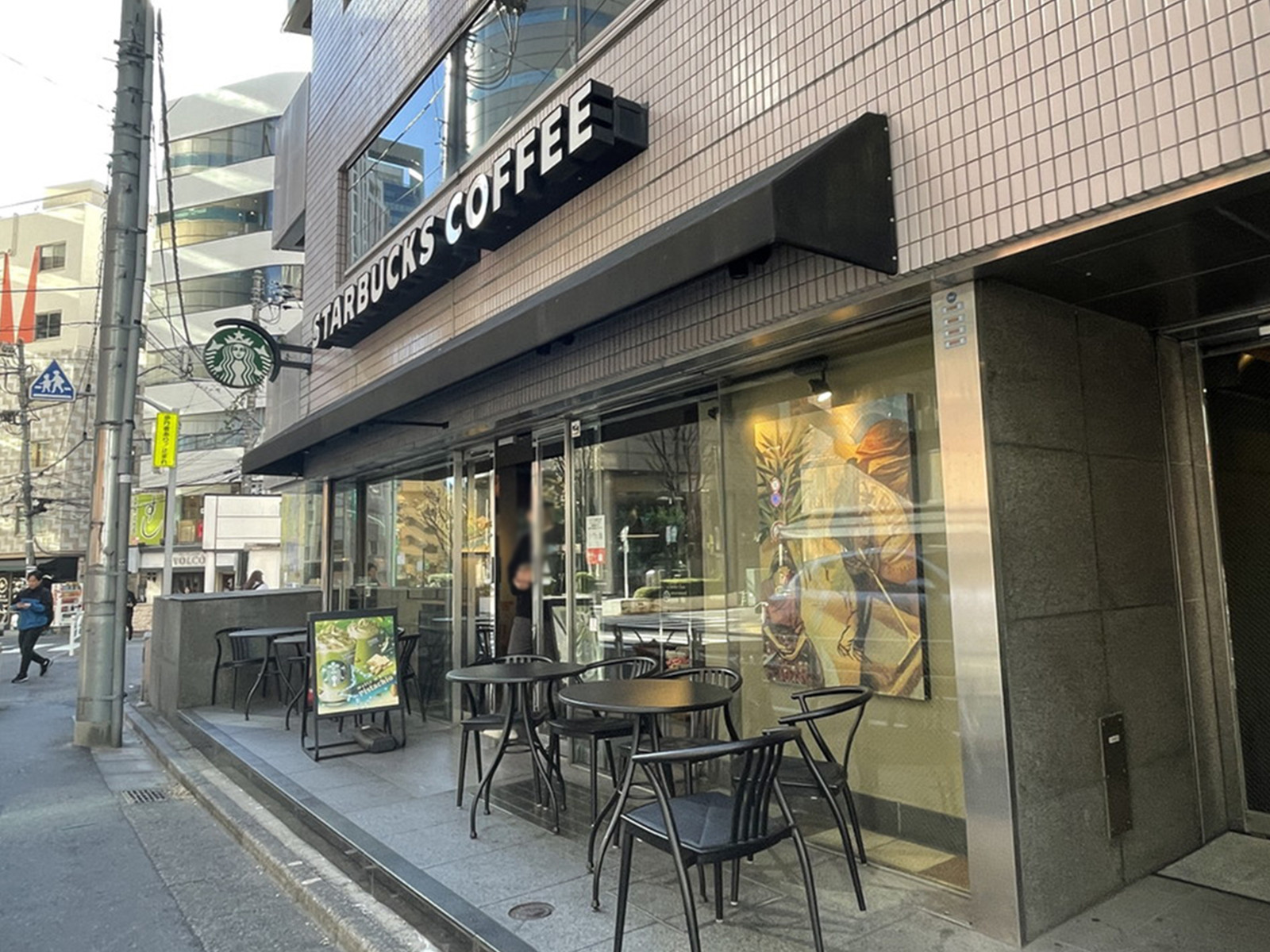 徒歩1分のスターバックスコーヒー新宿南口店
