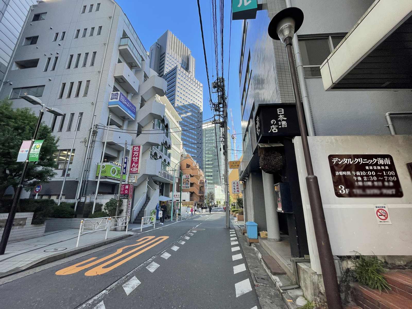 新宿東洋ビル前面の通り