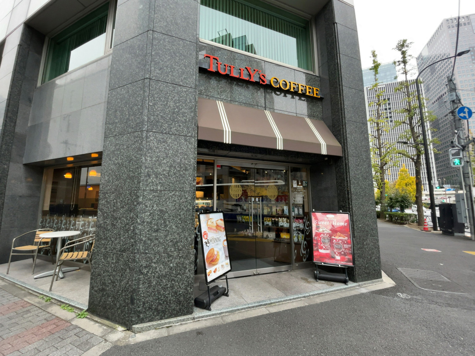 徒歩2分のTULLY'S COFFEE 神田橋本郷通り店