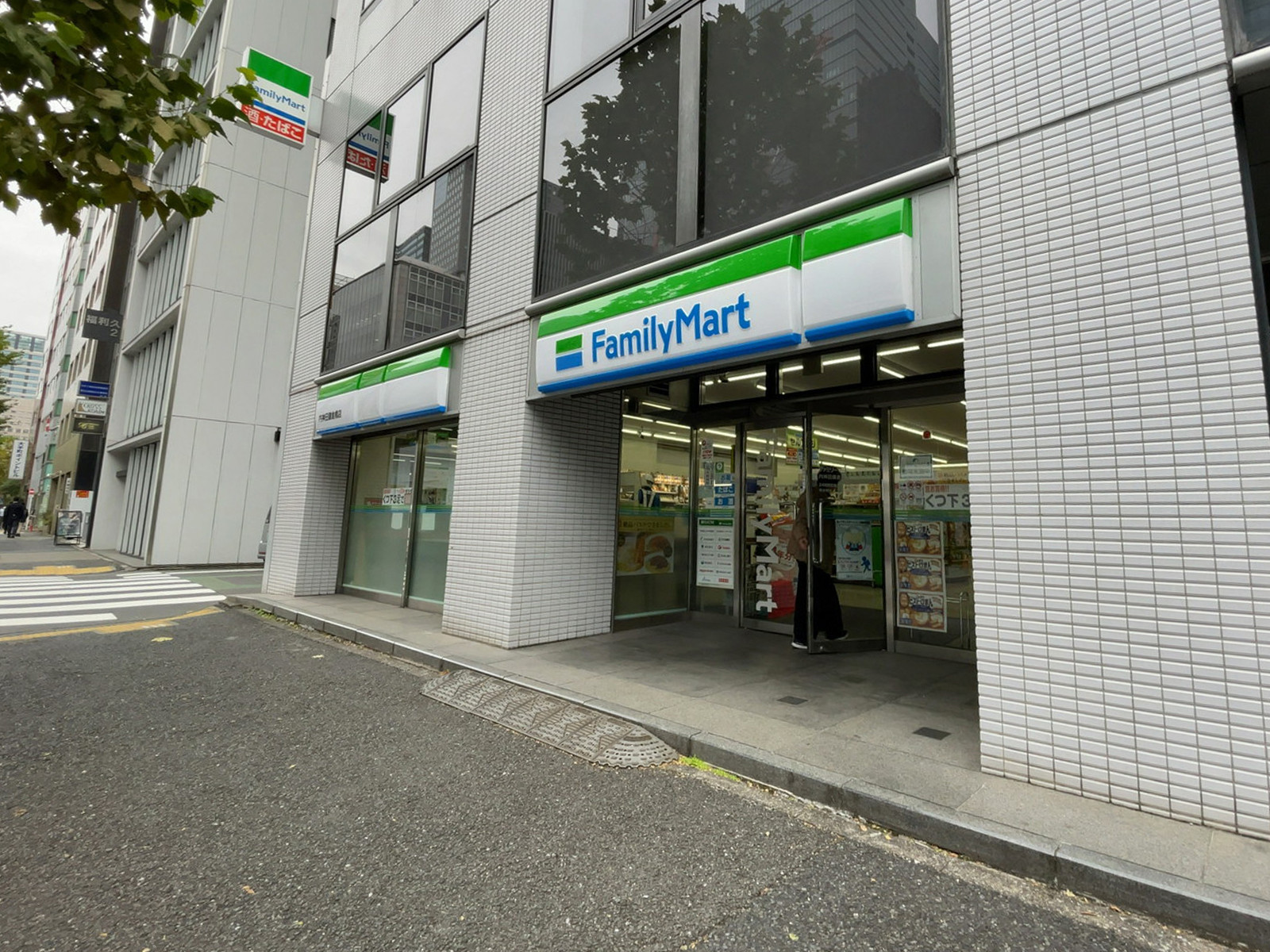 近くのファミリーマート 内神田鎌倉橋店