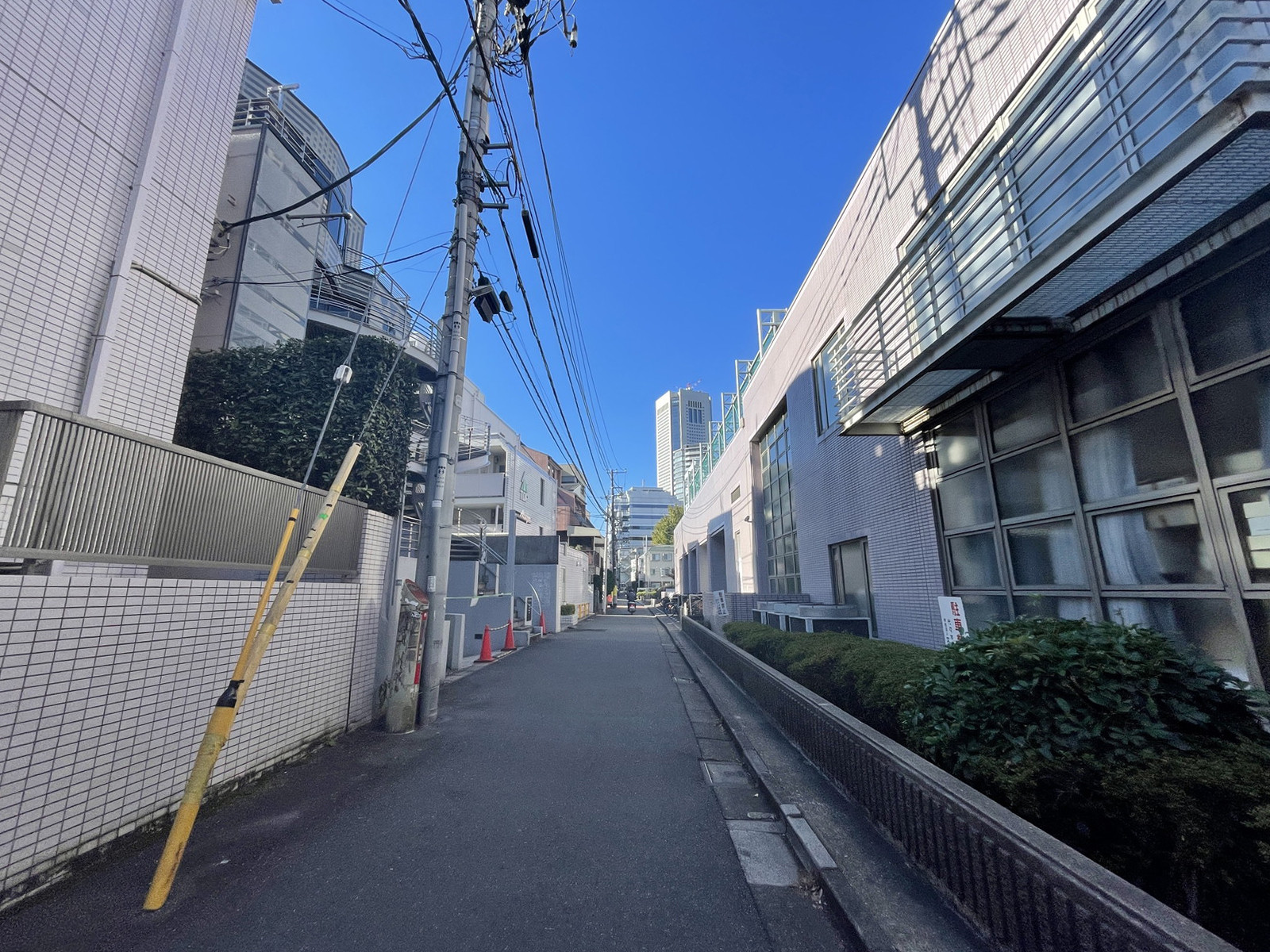 アルカサール前面の通り