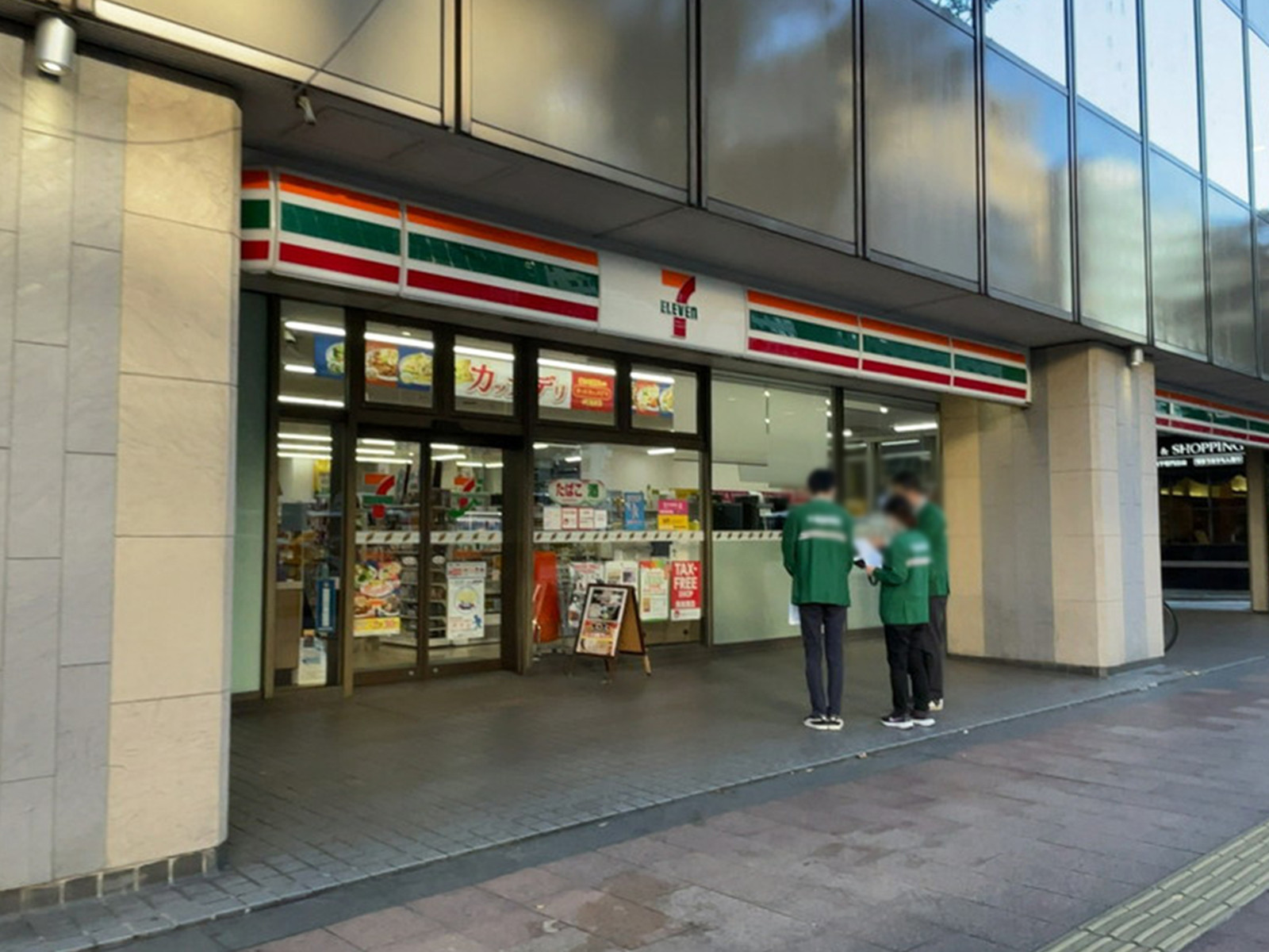 徒歩2分のセブンイレブン 博多駅前朝日ビル店