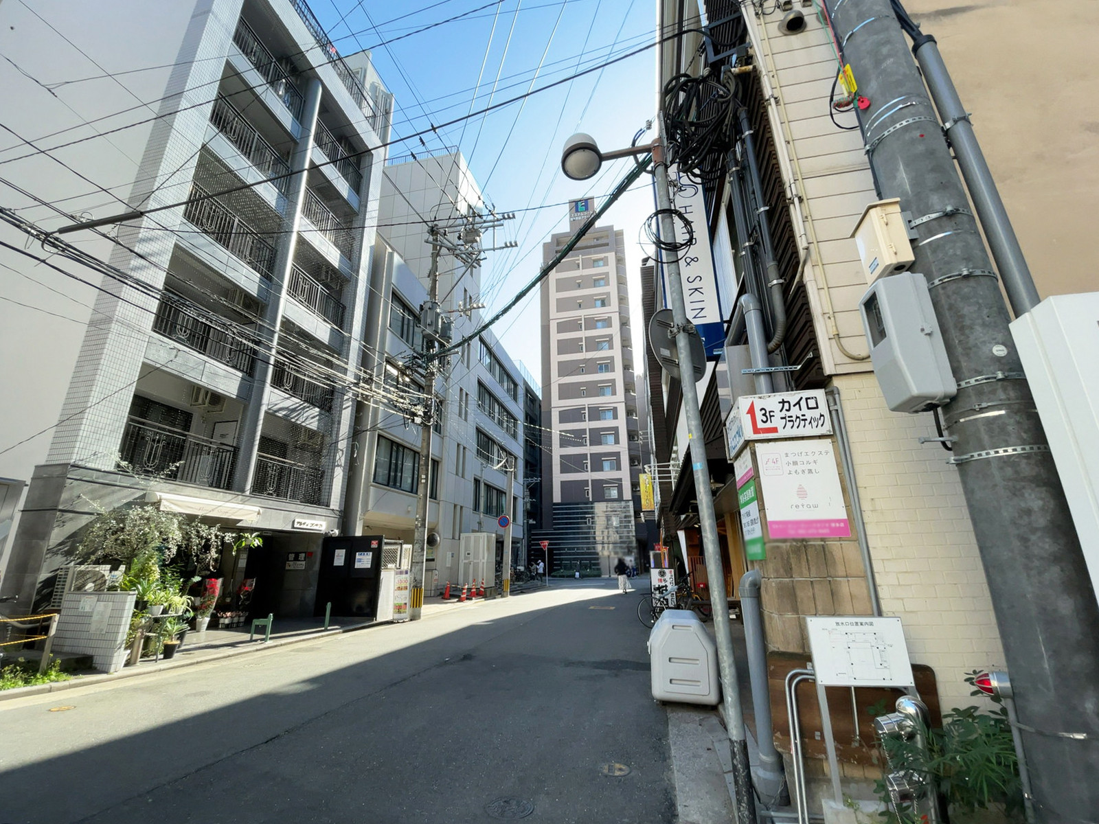 博多テラス前面の通り