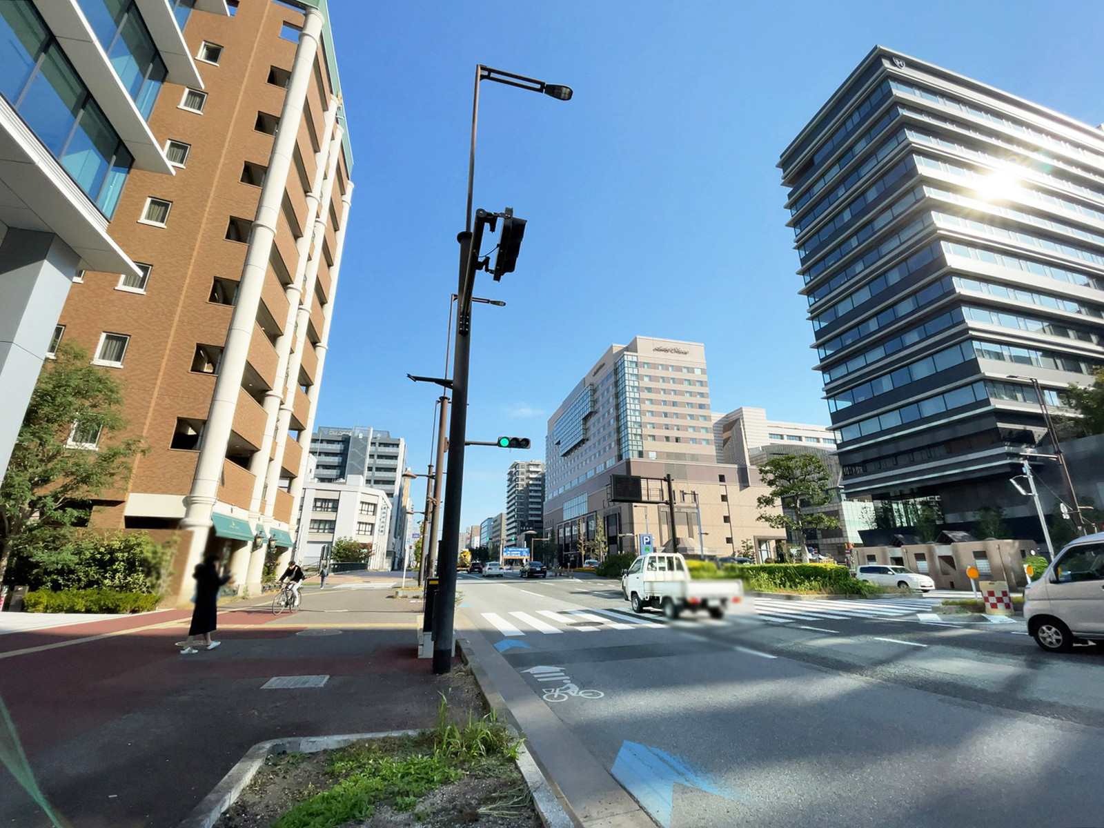 福岡Kスクエア前面の昭和通り