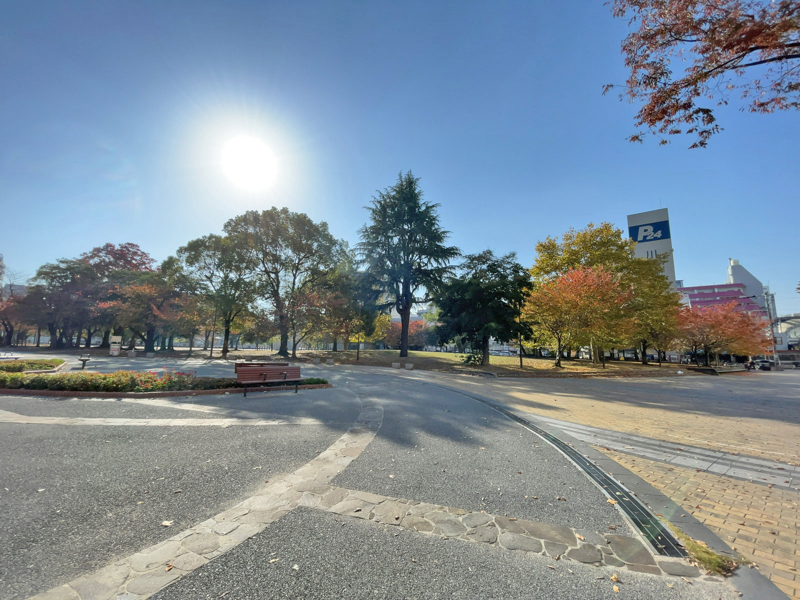 徒歩2分の冷泉公園