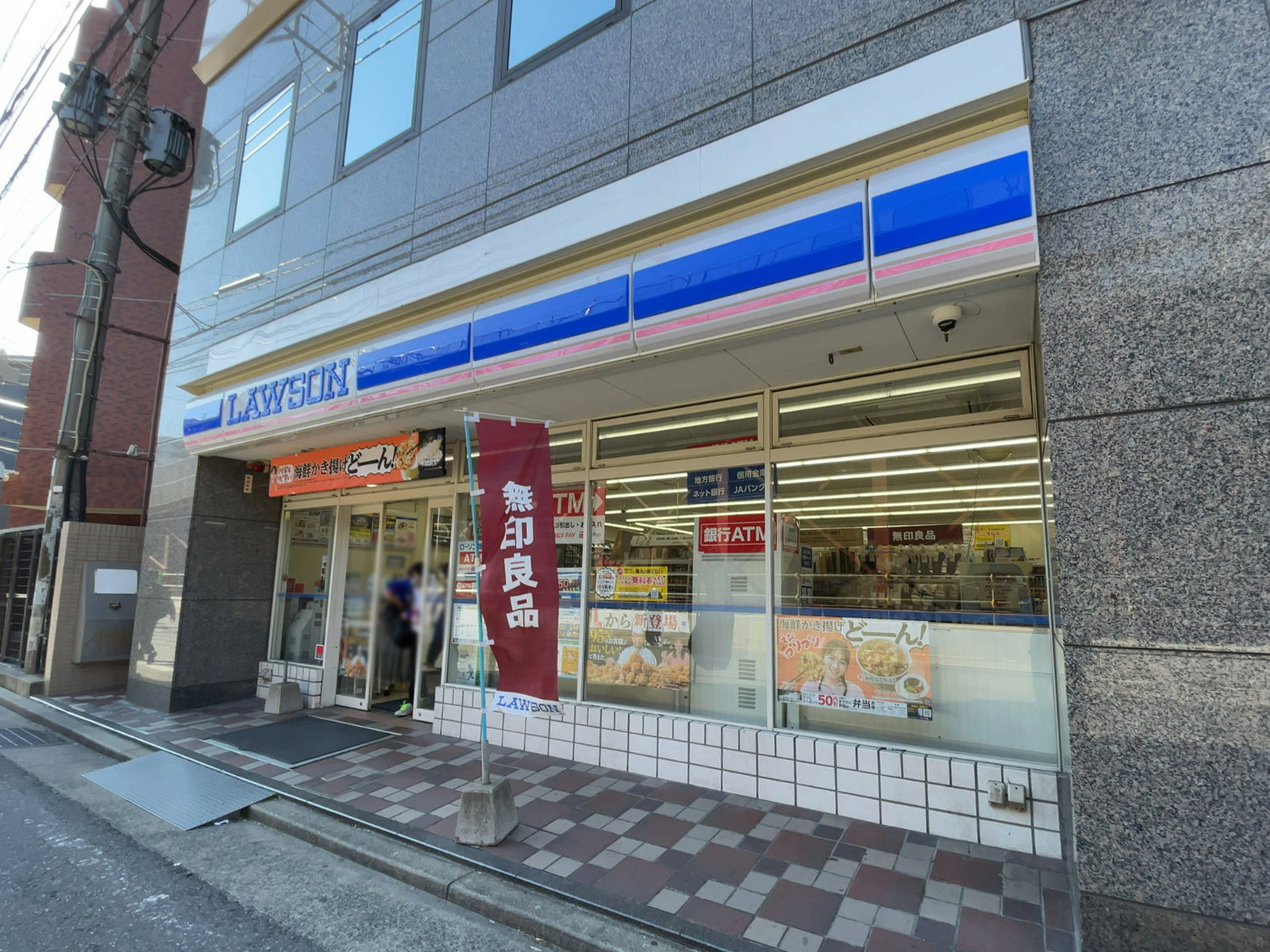 徒歩1分のローソン 博多駅西店
