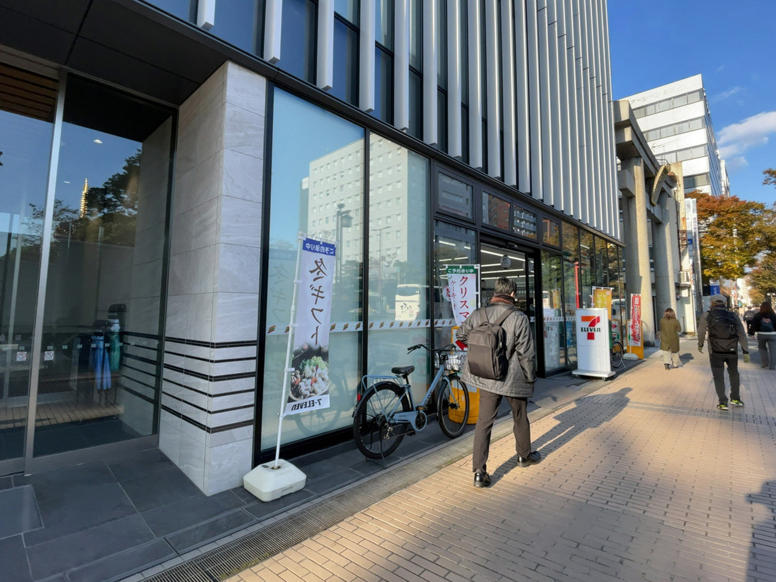 同じ並びの	セブンイレブン博多冷泉町店